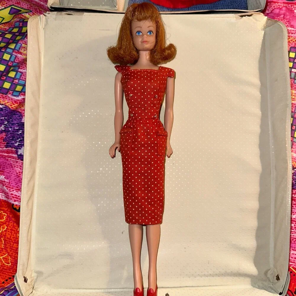 Vintage 1960's Midge doll with case, outfits and accessories - Picture 3 of 11